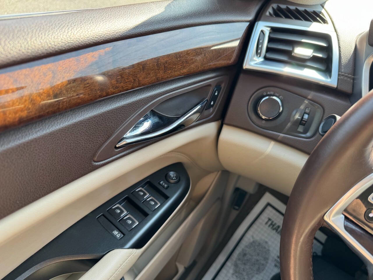 Used 2014 Cadillac SRX Luxury image 25