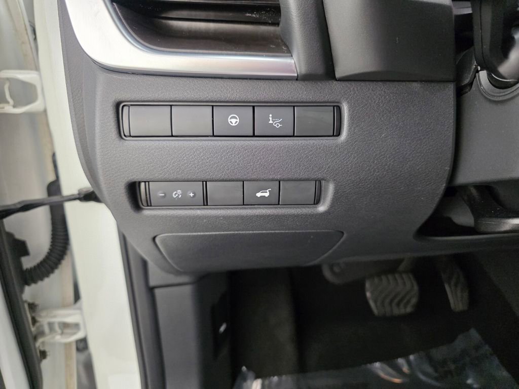 Used 2021 Nissan Rogue Platinum image 25