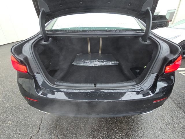 Used 2023 BMW 540i xDrive w/ Premium Package image 9