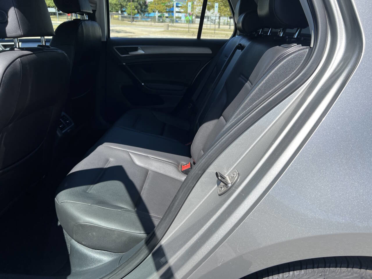 Used 2015 Volkswagen Golf SE image 10