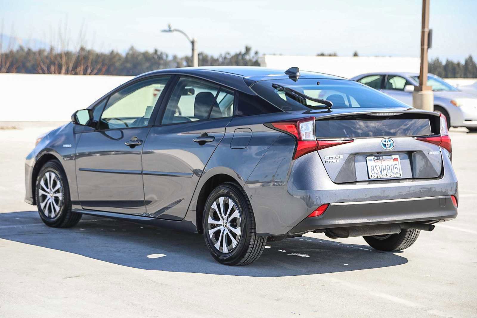 Used 2020 Toyota Prius LE image 7