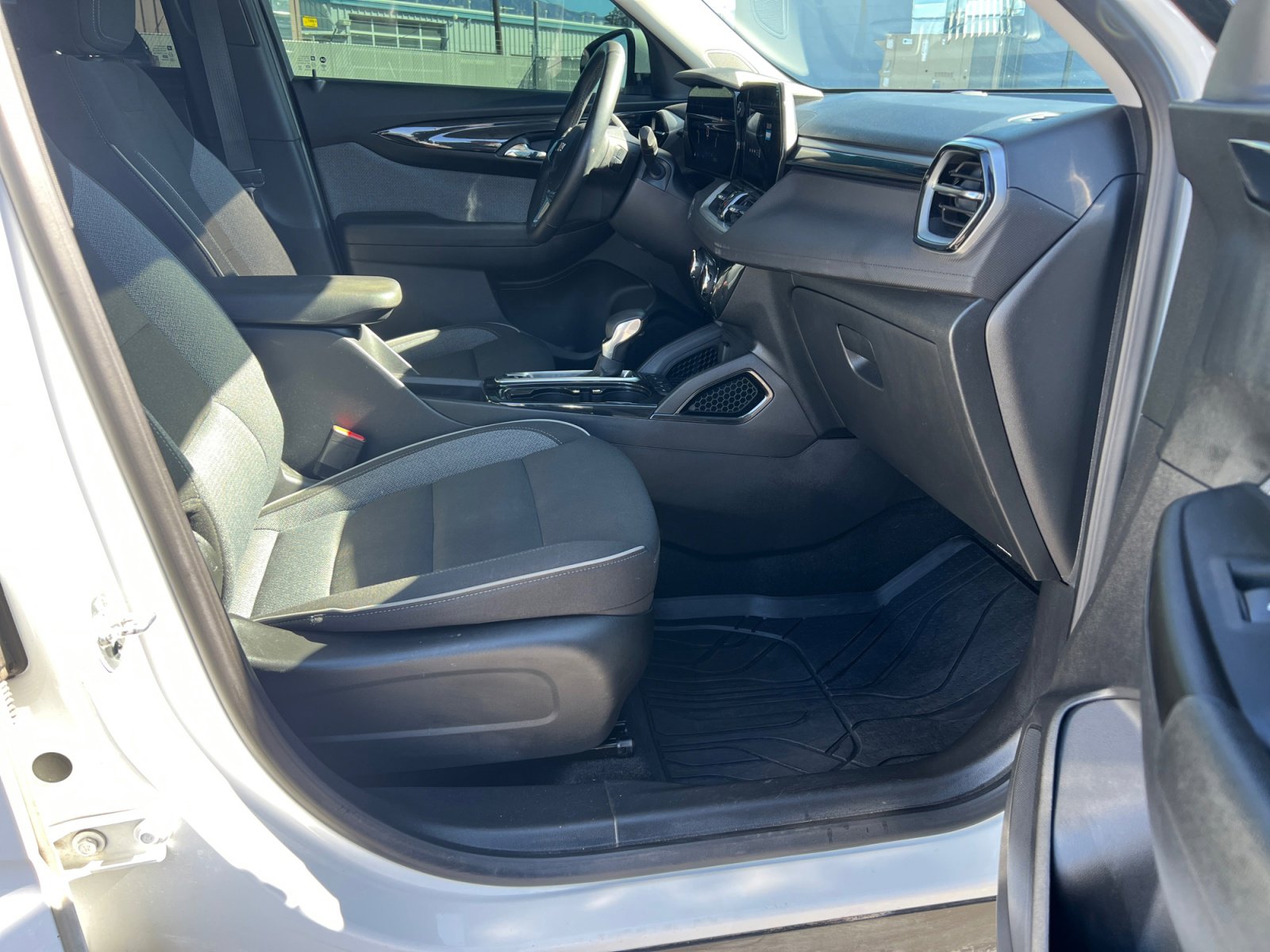 Used 2024 Chevrolet TrailBlazer LT w/ LT Cold Weather Package image 27