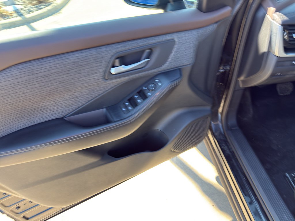 Used 2021 Nissan Rogue SV AWD/4WD image 11