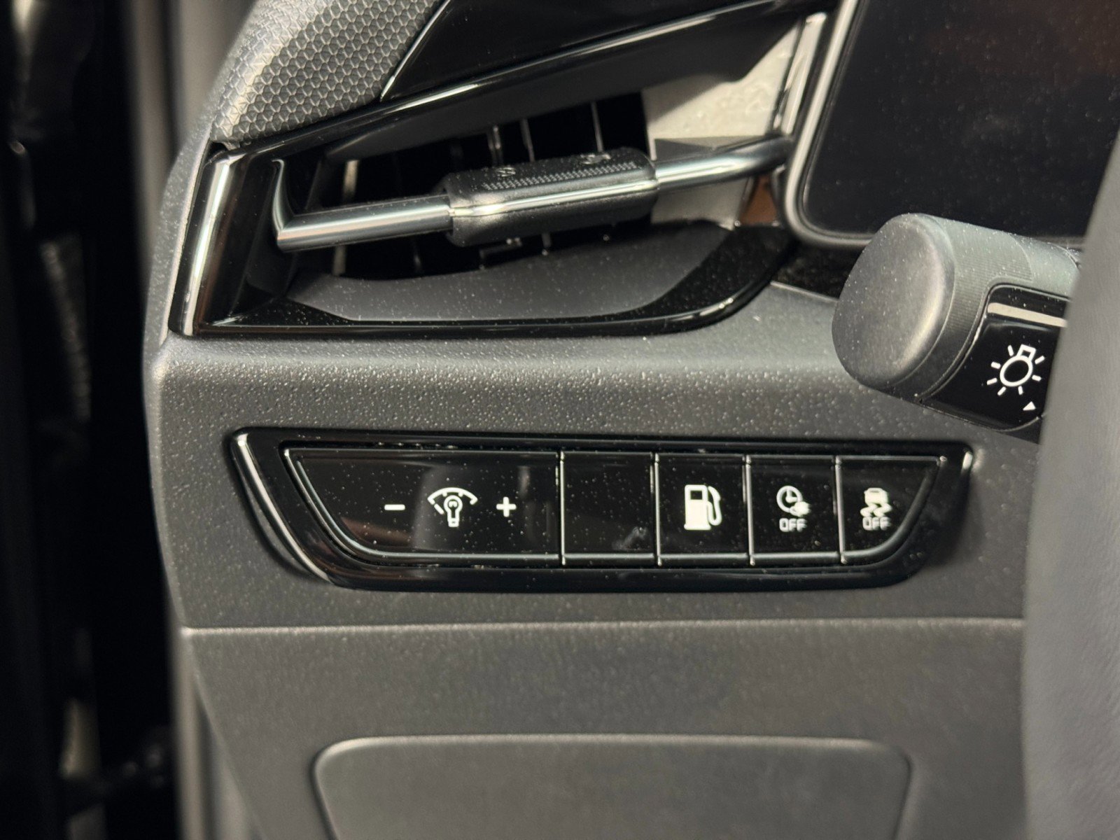 Used 2023 Kia Niro EX FWD image 16