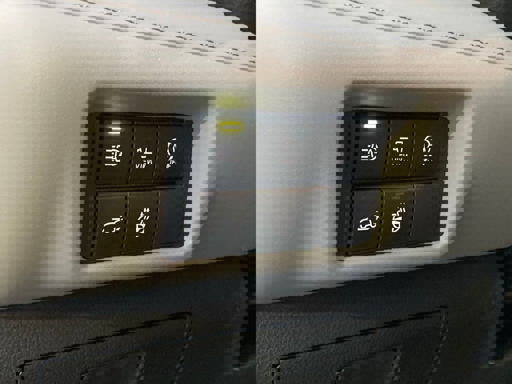 Used 2024 Toyota Highlander Platinum image 14