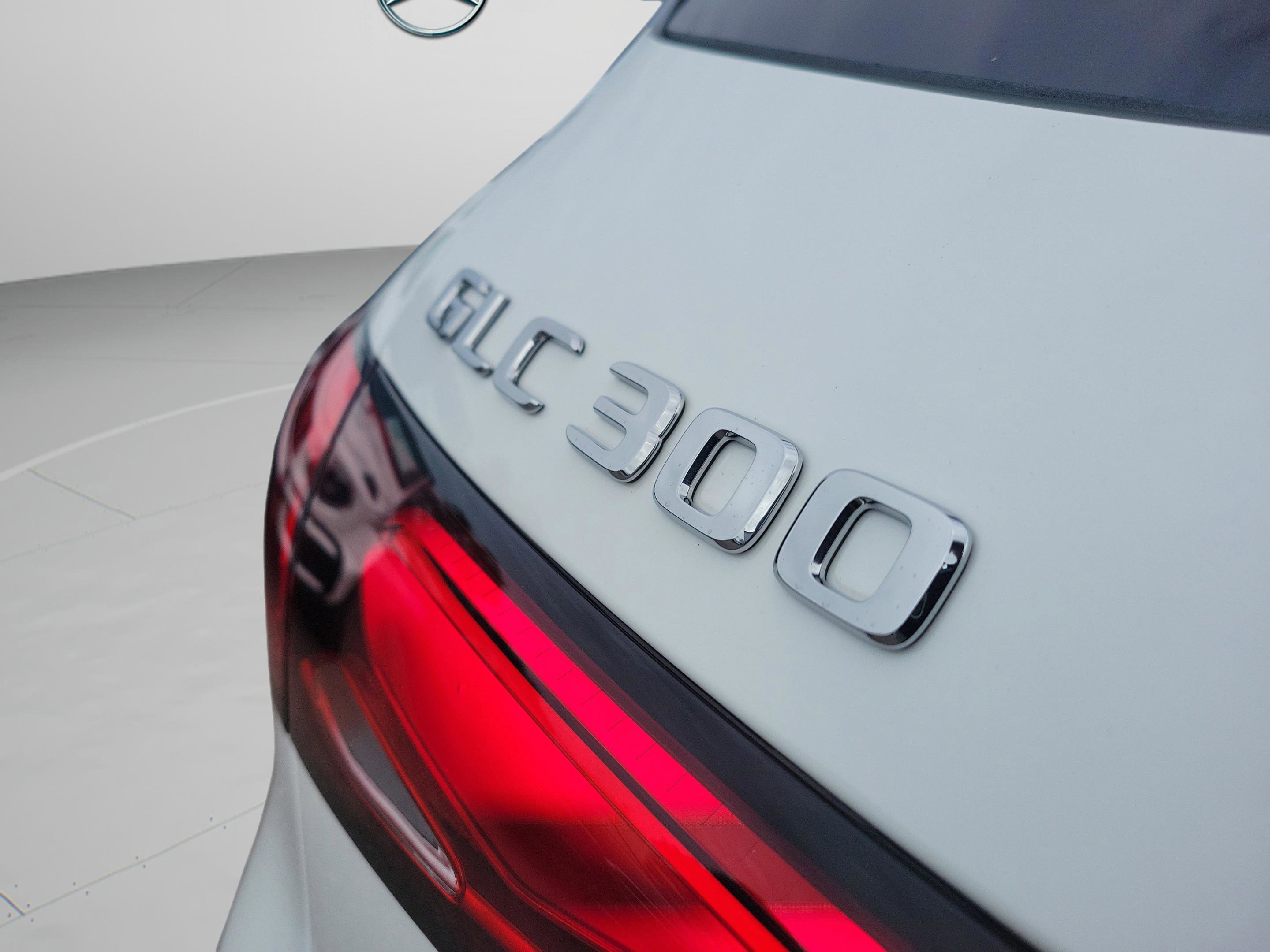 Certified 2025 Mercedes-Benz GLC 300 image 5