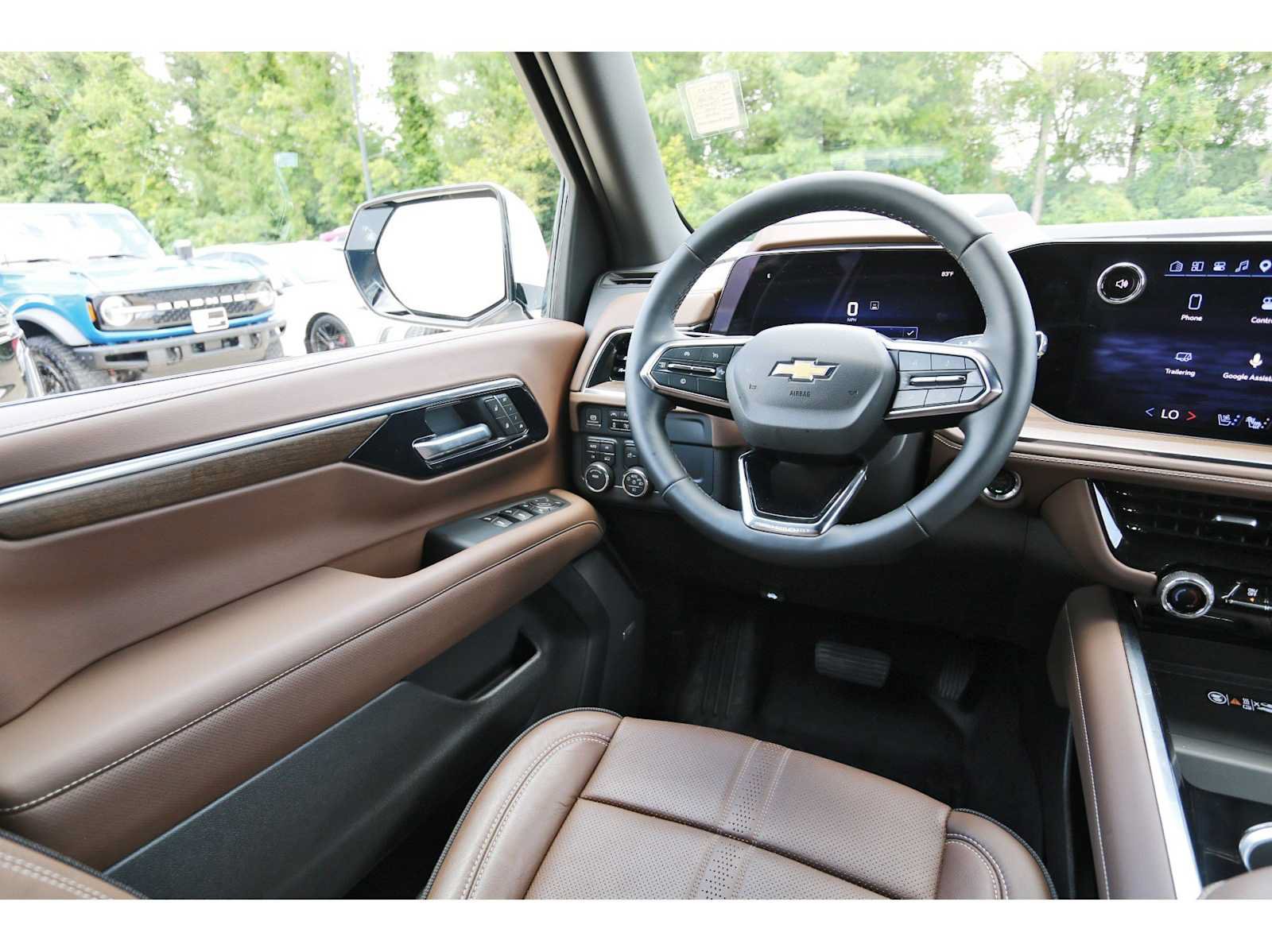 Used 2025 Chevrolet Tahoe High Country AWD/4WD image 6