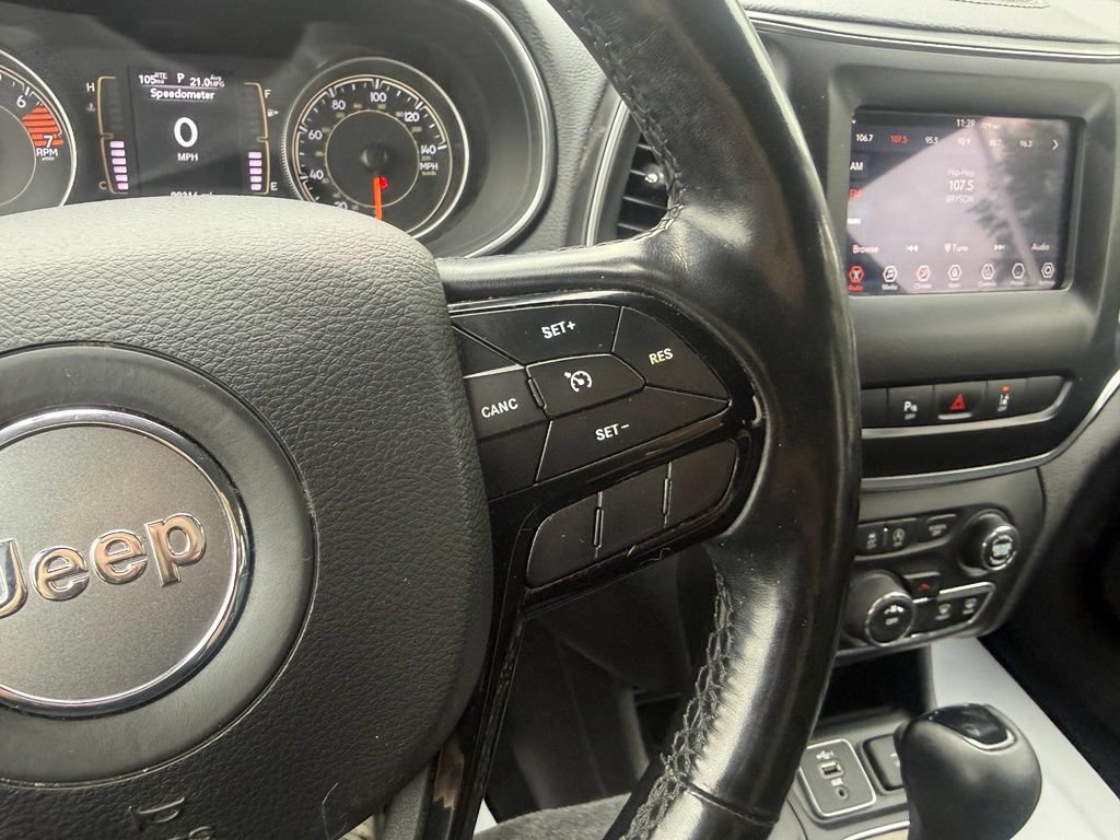 Used 2021 Jeep Cherokee Latitude Plus AWD/4WD image 16