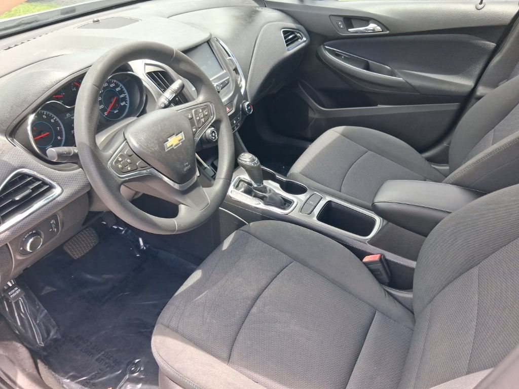 Used 2017 Chevrolet Cruze LT FWD image 12