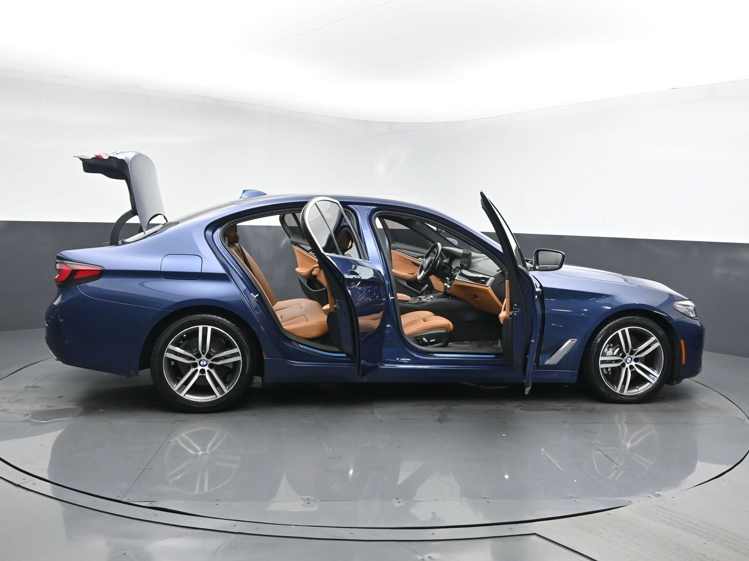 Used 2021 BMW 530i xDrive w/ Convenience Package AWD/4WD image 25
