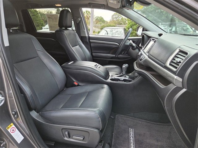 Used 2019 Toyota Highlander Limited image 23