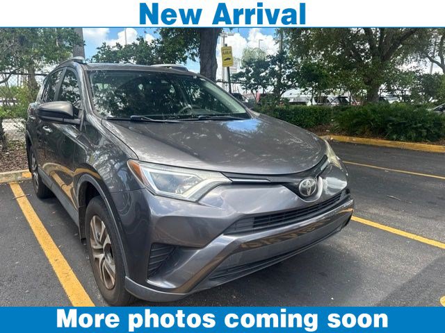 Used 2018 Toyota RAV4 LE FWD image 1