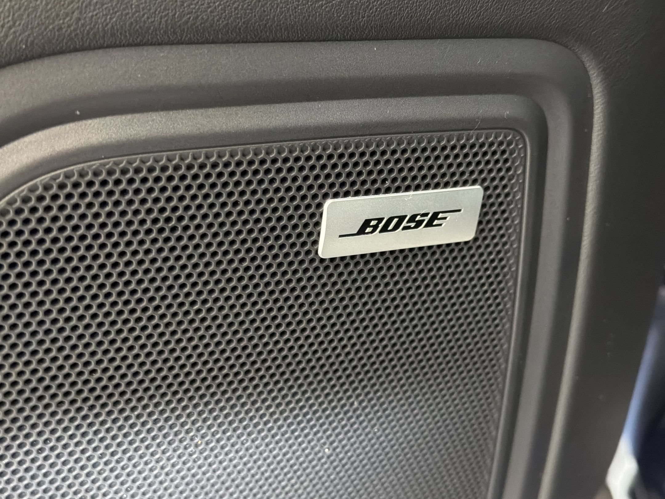 Certified 2020 Porsche Macan Turbo AWD/4WD image 27