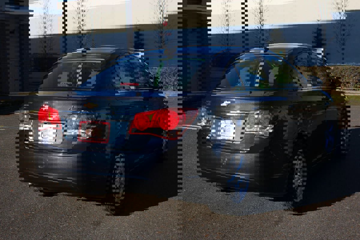 Used 2016 Chevrolet Cruze LT w/ Technology Package image 6