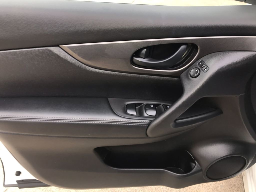 Used 2019 Nissan Rogue Sport S image 13