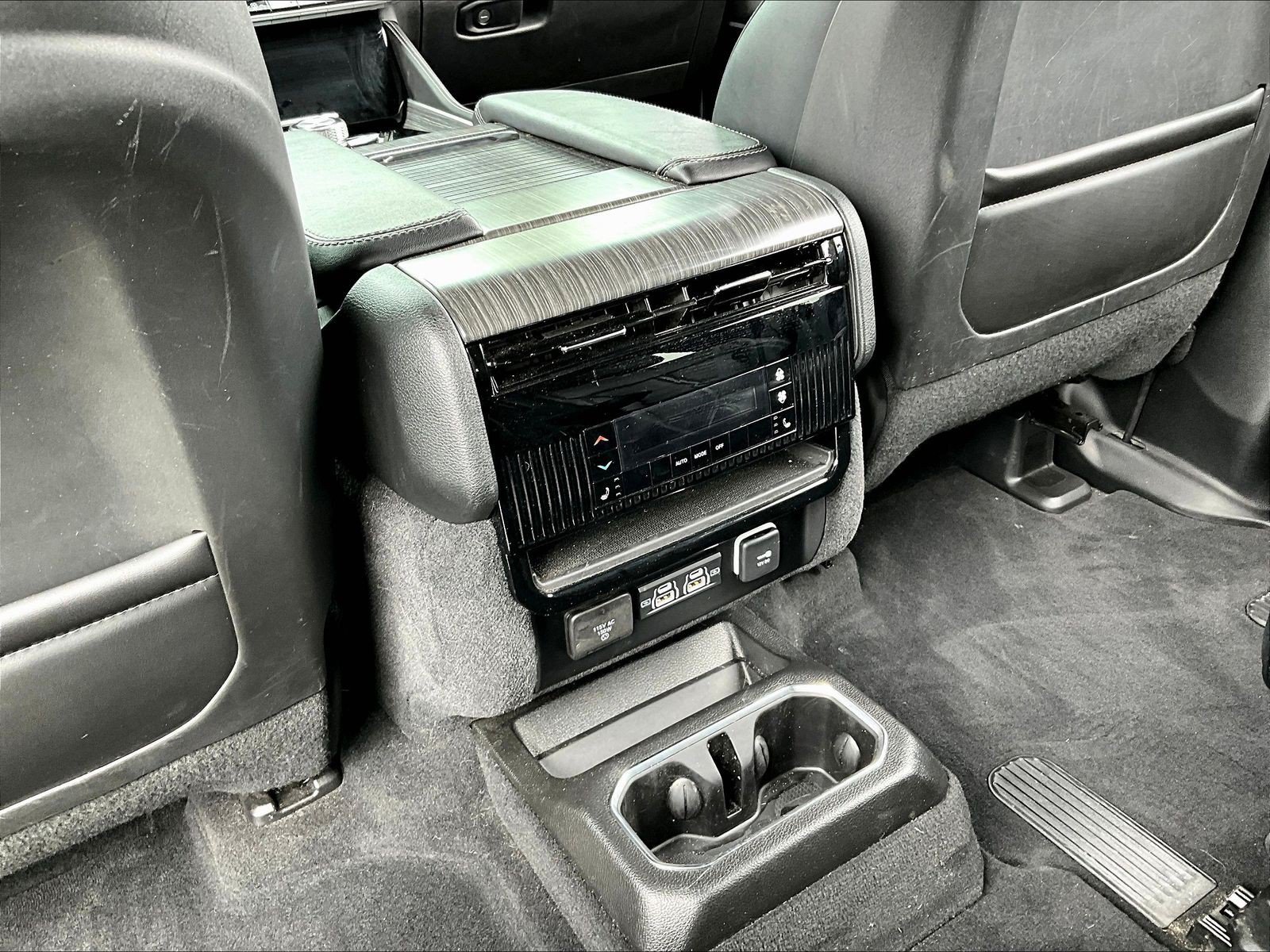 Used 2023 Jeep Wagoneer Series II w/ Flexible Seating Group AWD/4WD image 10