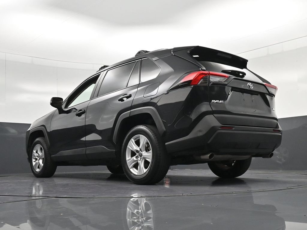 Used 2020 Toyota RAV4 XLE w/ Convenience Package FWD image 28