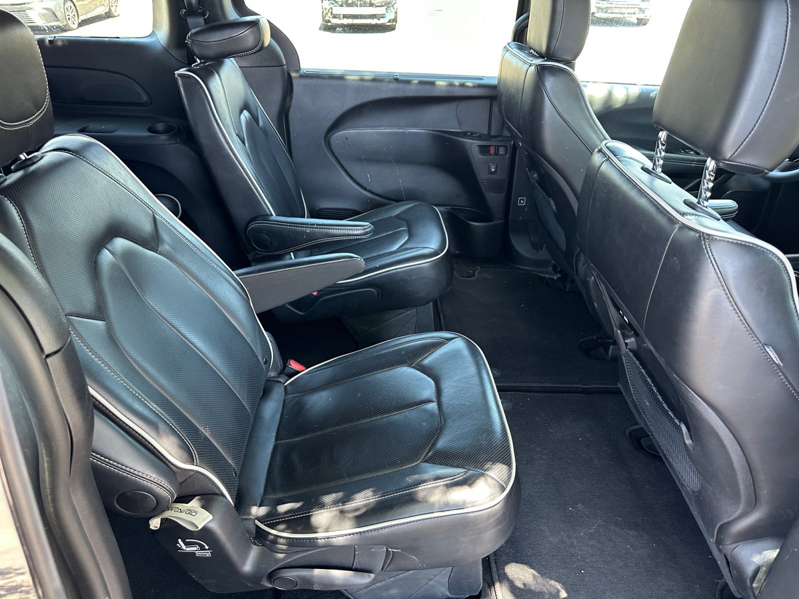 Used 2025 Chrysler Pacifica Limited FWD image 27
