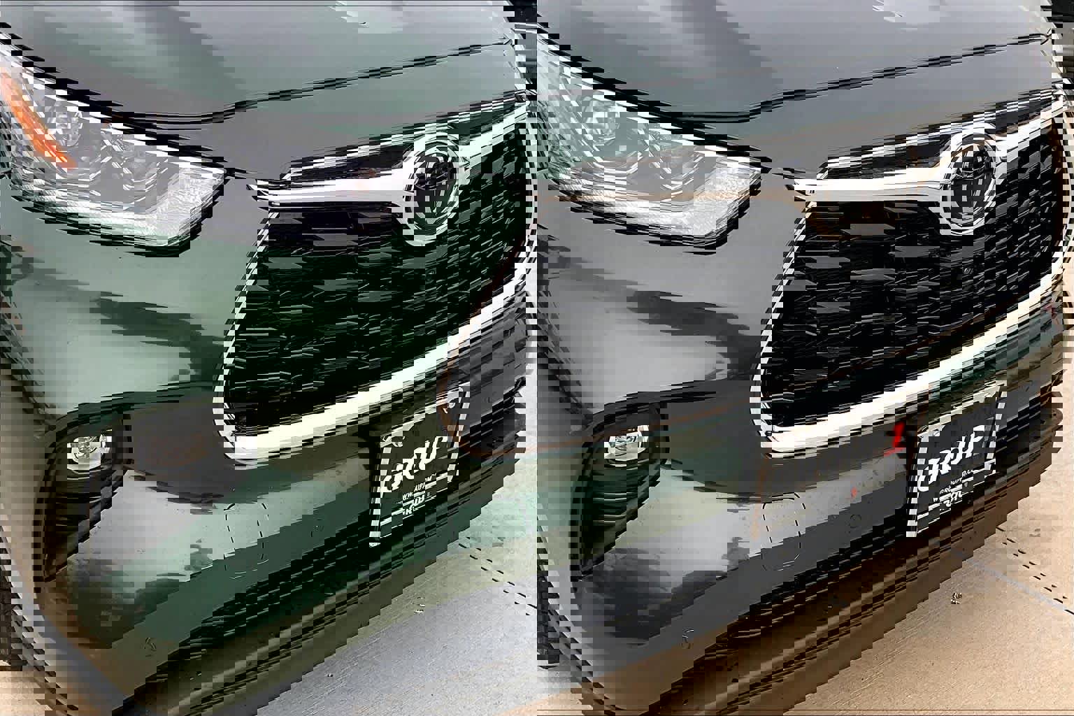 Used 2024 Toyota Highlander Limited image 29