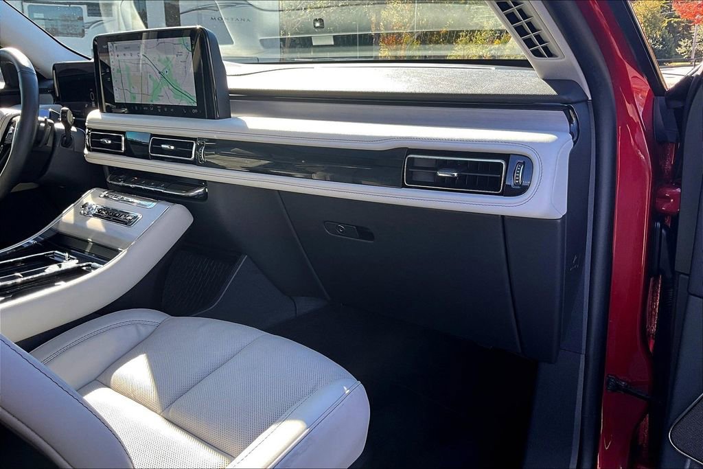 Used 2025 Lincoln Aviator Reserve w/ Jet Appearance Package image 16