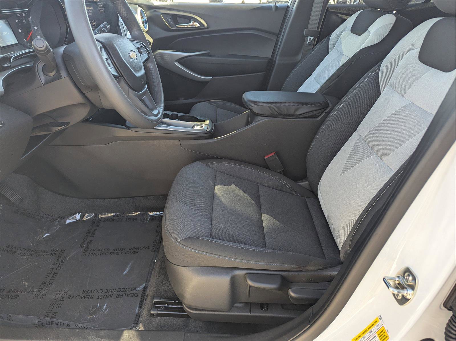 Used 2025 Chevrolet Trax LS w/ LS Convenience Package image 18