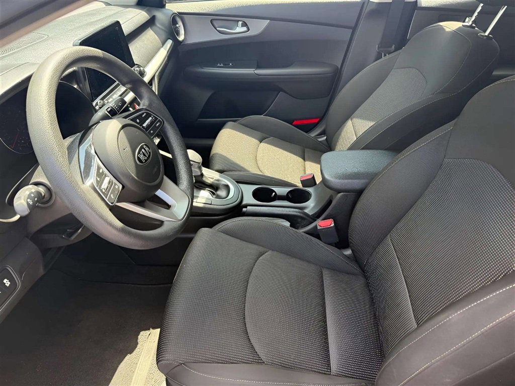 Used 2020 Kia Forte LXS FWD image 7