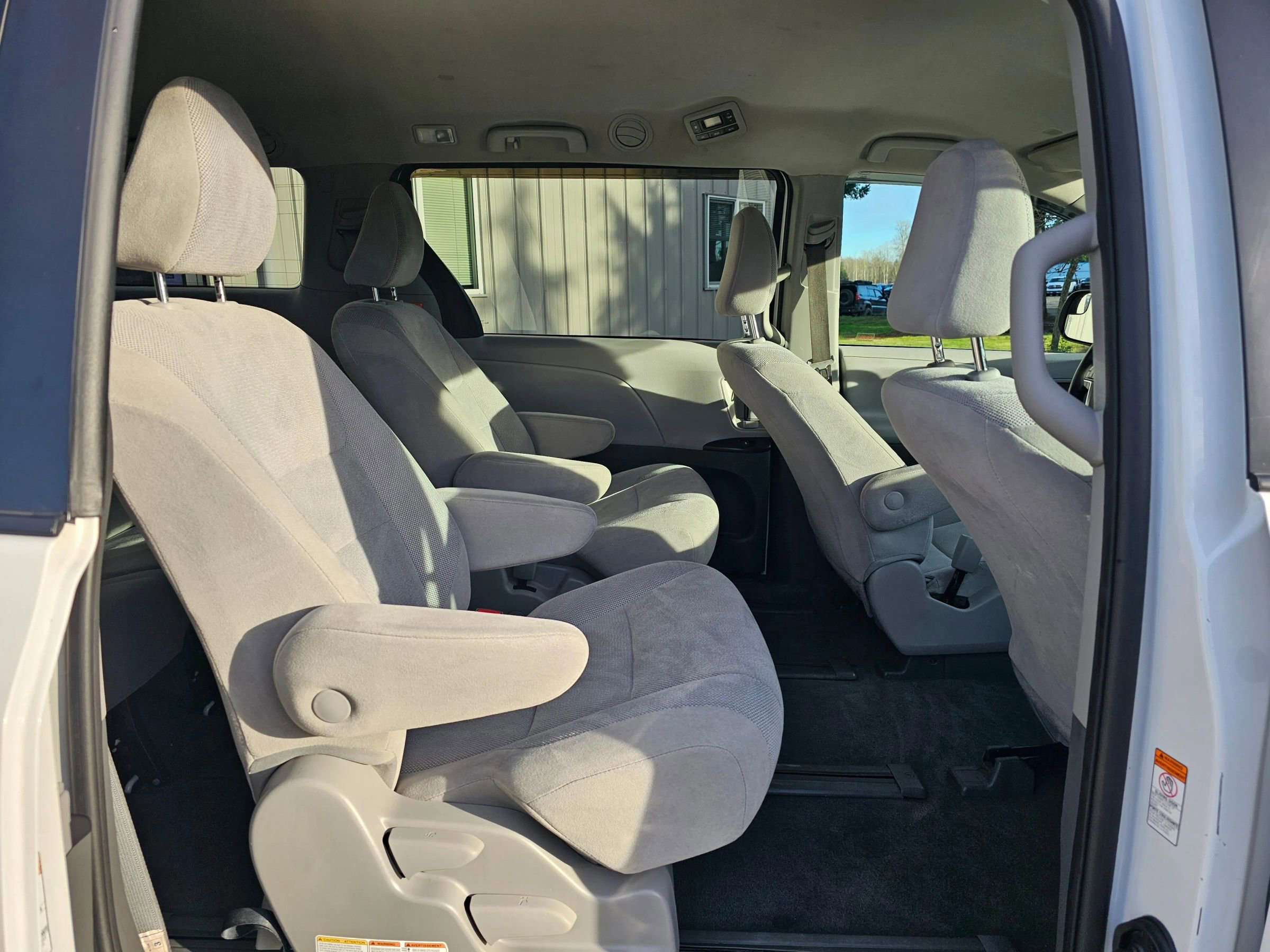 Used 2020 Toyota Sienna L image 13