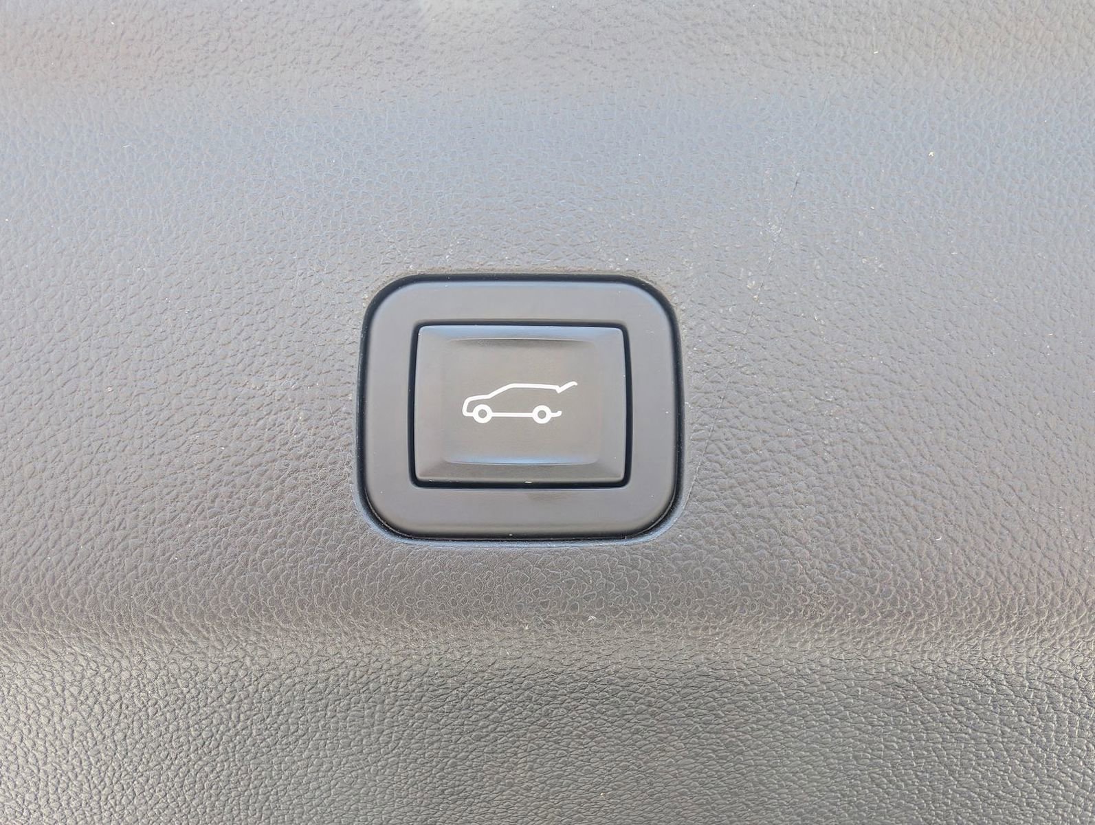 Certified 2023 Chevrolet Suburban Z71 w/ Luxury Package image 39