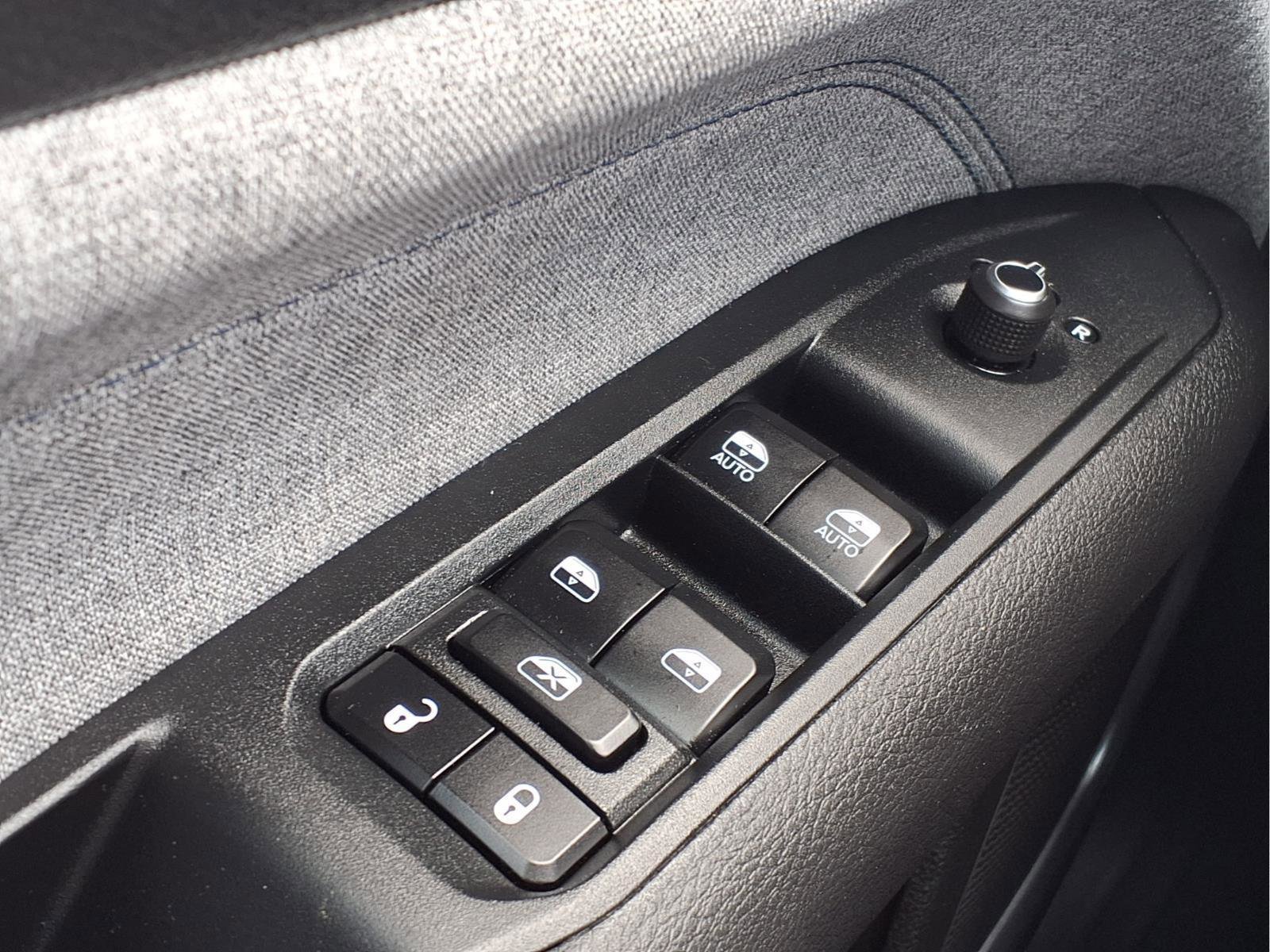 Used 2025 Jeep Compass Sport image 16