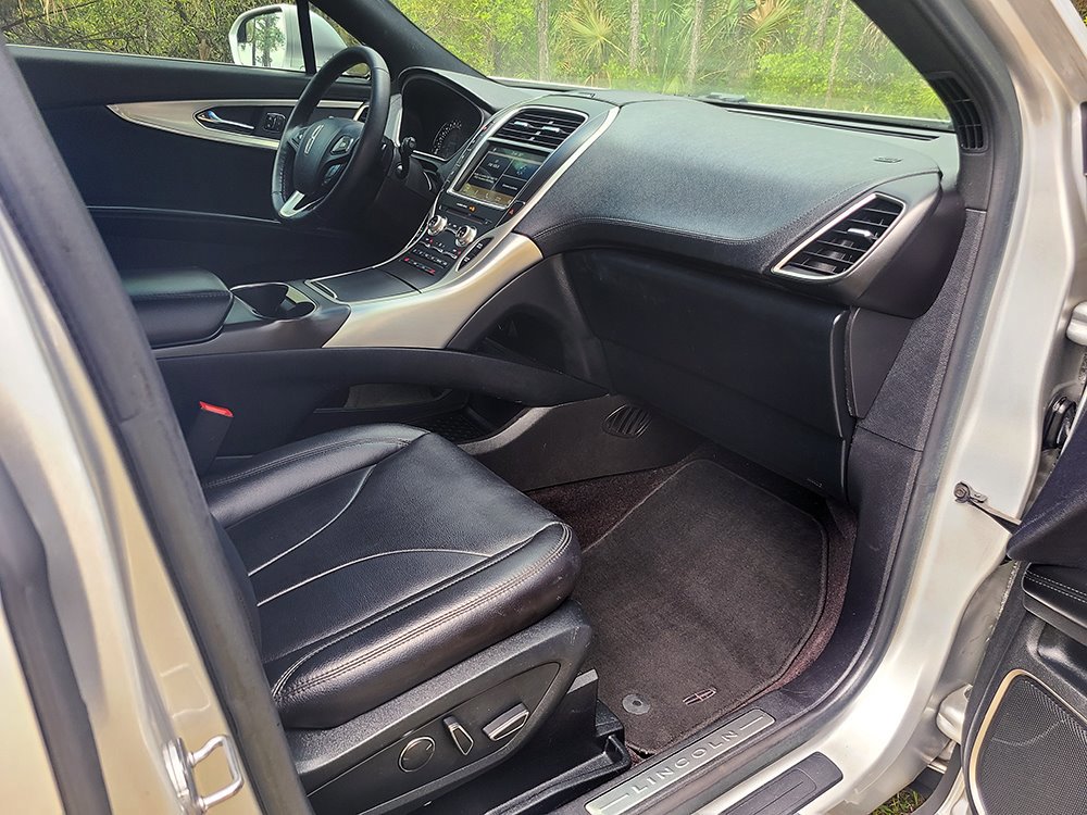 Used 2017 Lincoln MKX Premiere image 13