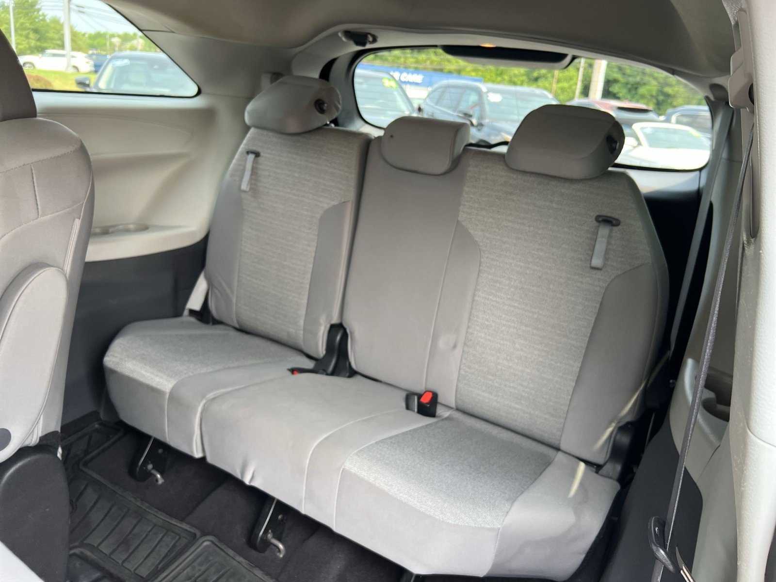Used 2023 Toyota Sienna LE AWD/4WD image 24