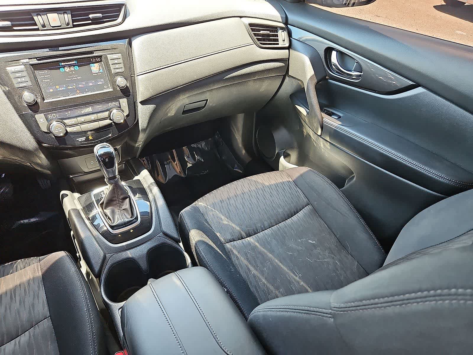 Used 2018 Nissan Rogue SV w/ Premium Package FWD image 12
