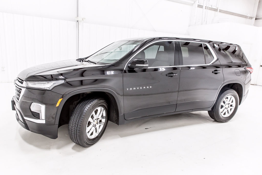 Used 2023 Chevrolet Traverse LS w/ Safety Package FWD image 3