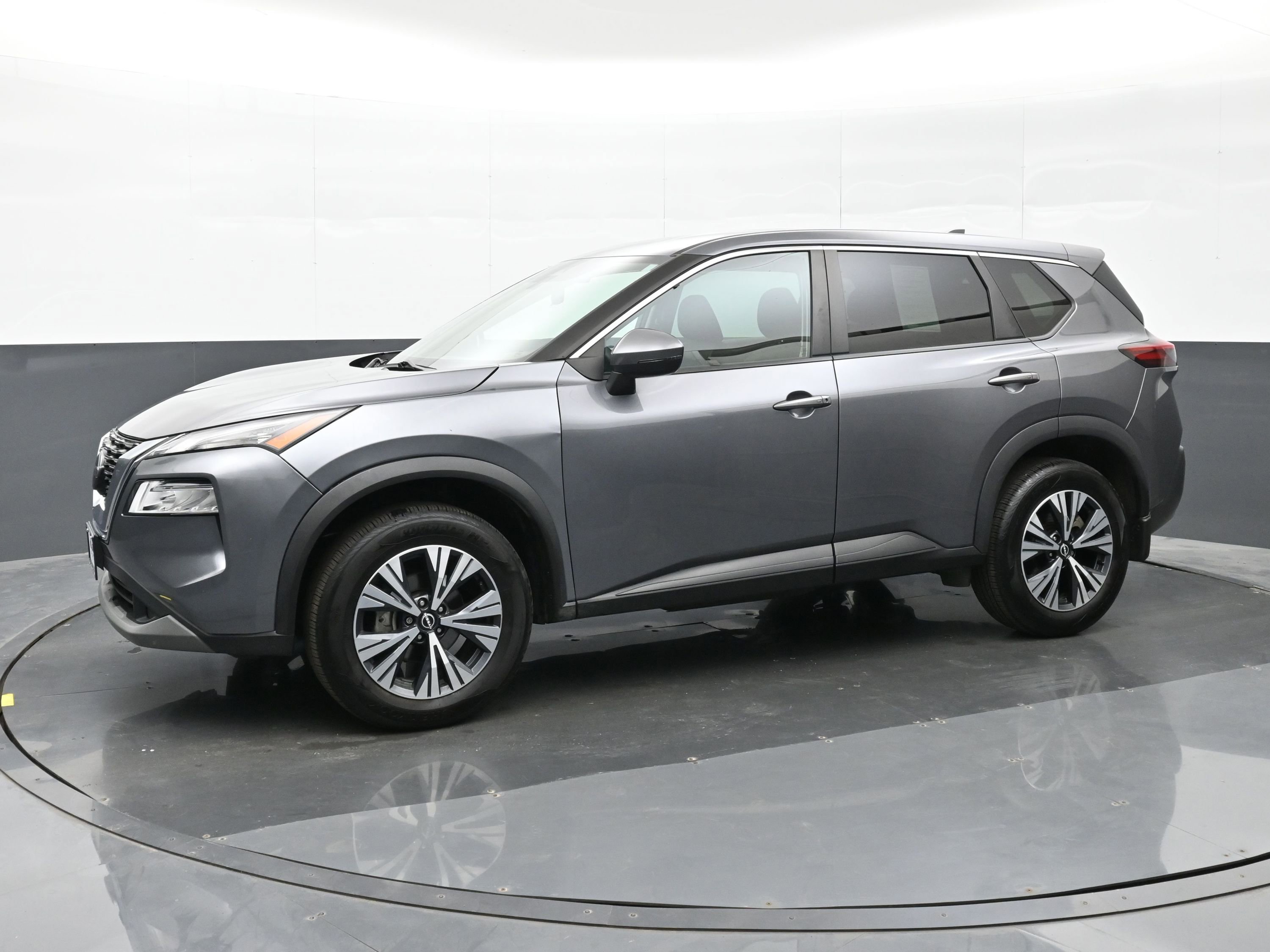 Used 2022 Nissan Rogue SV image 8
