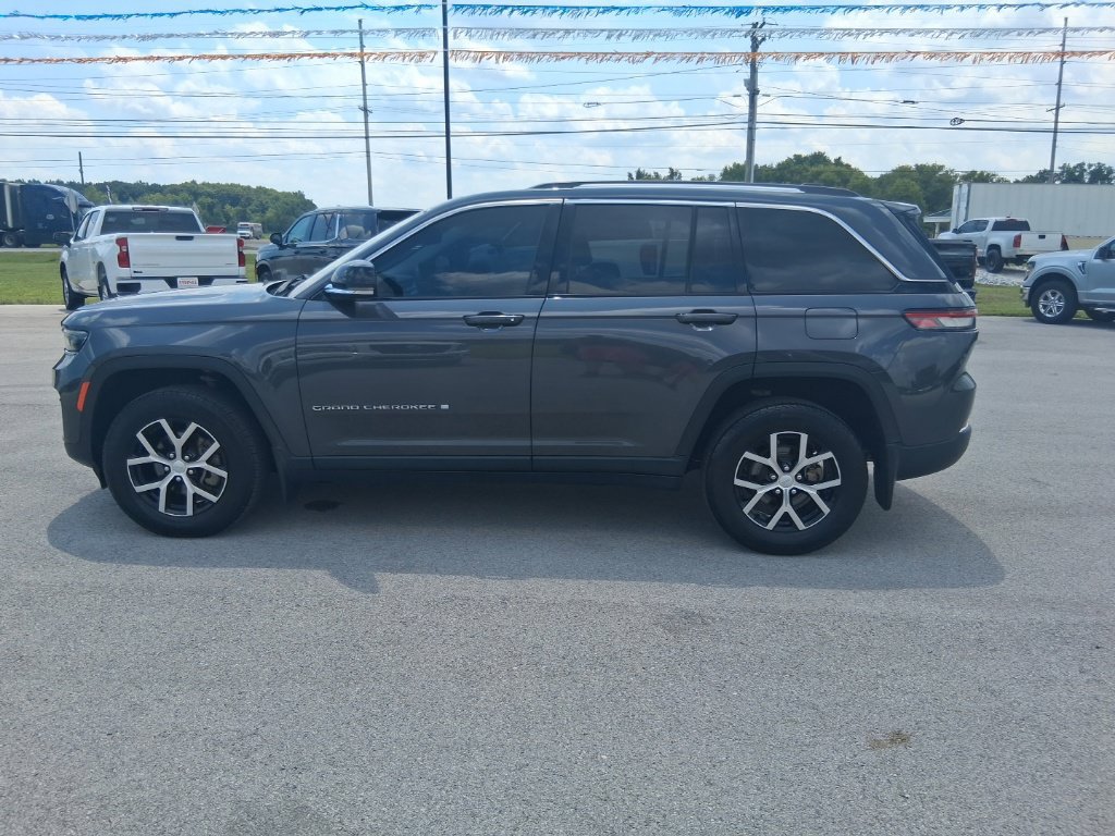 Used 2023 Jeep Grand Cherokee Limited AWD/4WD image 11
