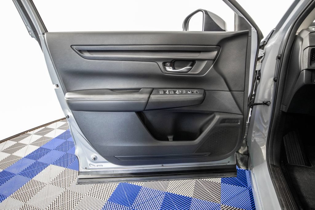 Used 2025 Honda CR-V LX image 13