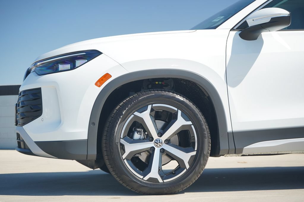 New 2026 Volkswagen Tiguan SE FWD image 2
