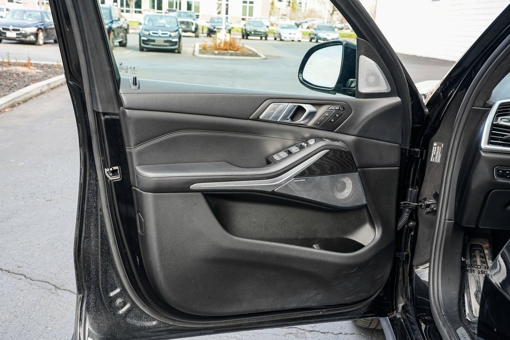 Used 2022 BMW X7 M50i image 9