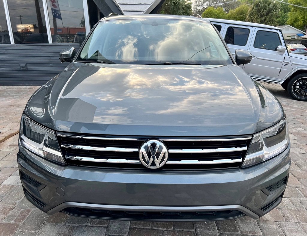 Used 2021 Volkswagen Tiguan SE w/ Panoramic Sunroof Package FWD image 5