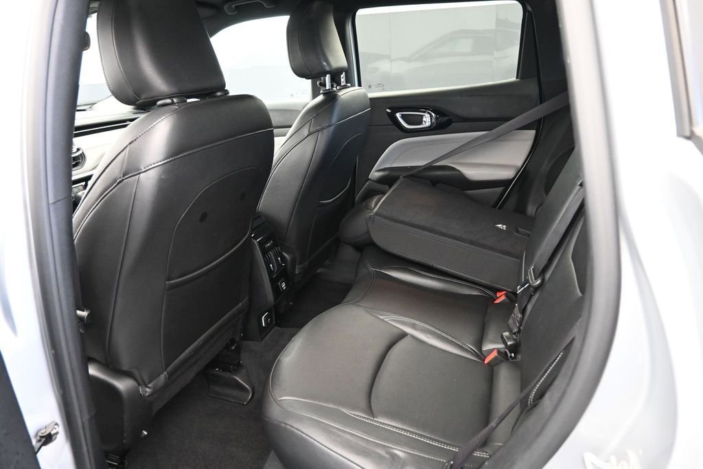 Used 2025 Jeep Compass Limited AWD/4WD image 17
