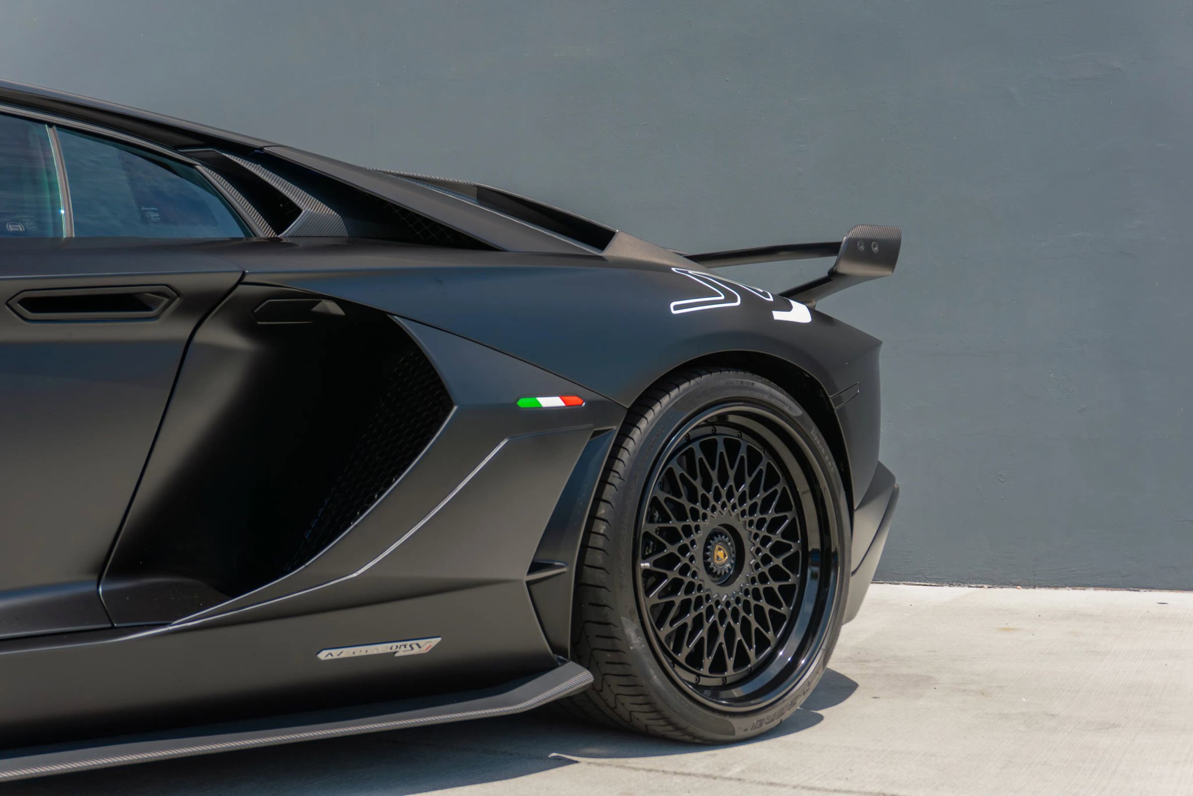 Used 2019 Lamborghini Aventador SVJ AWD/4WD image 28