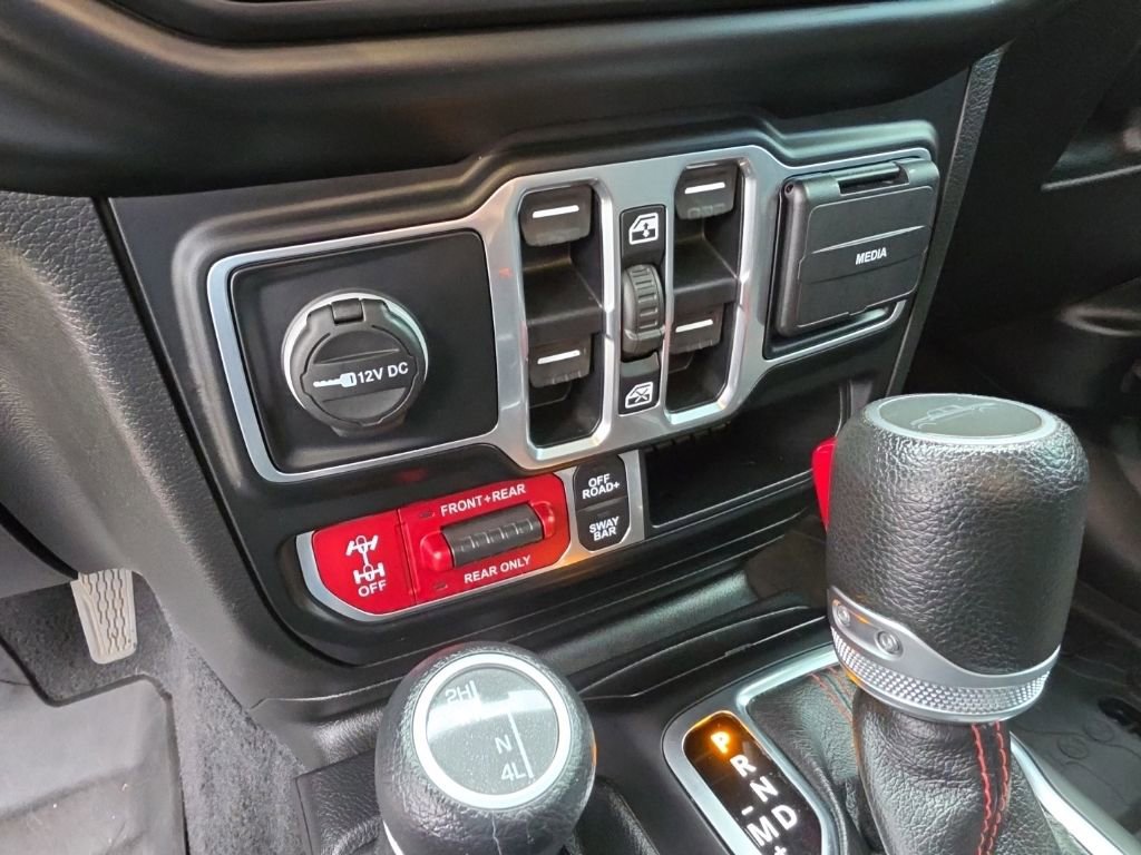 Used 2020 Jeep Gladiator Rubicon w/ LED Lighting Group AWD/4WD image 17