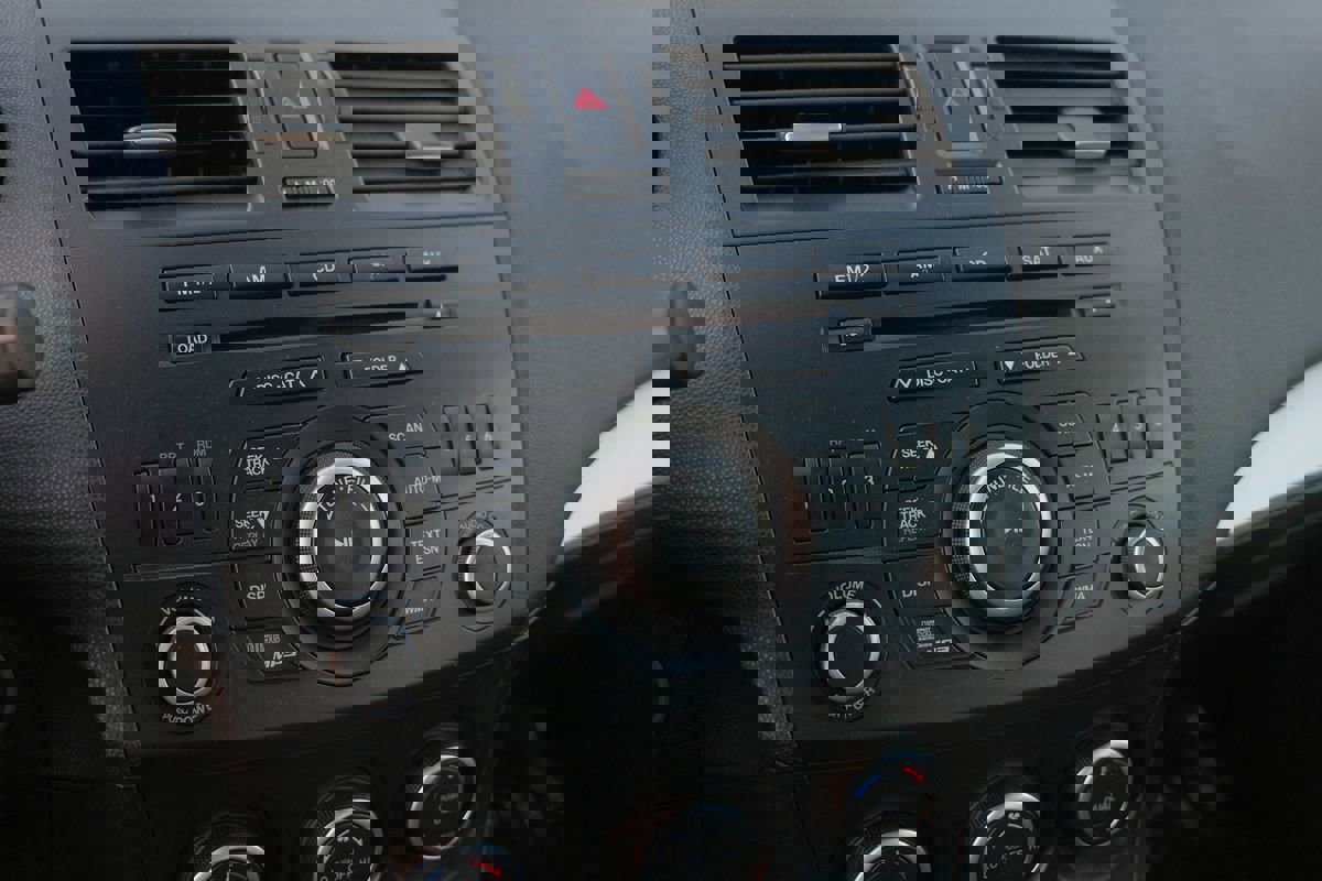 Used 2013 MAZDA MAZDA3 i Touring image 21