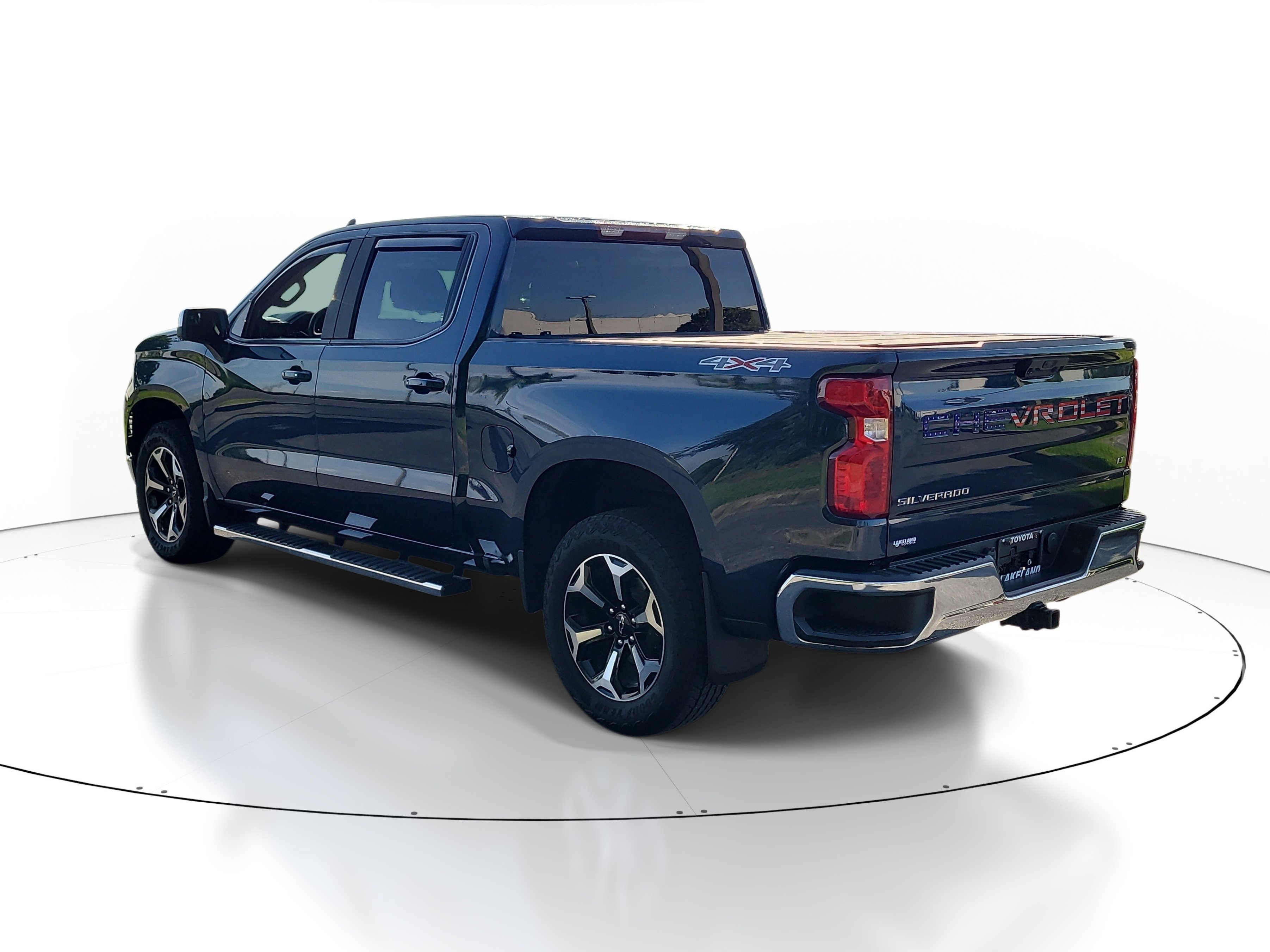 Used 2023 Chevrolet Silverado 1500 LT AWD/4WD image 3