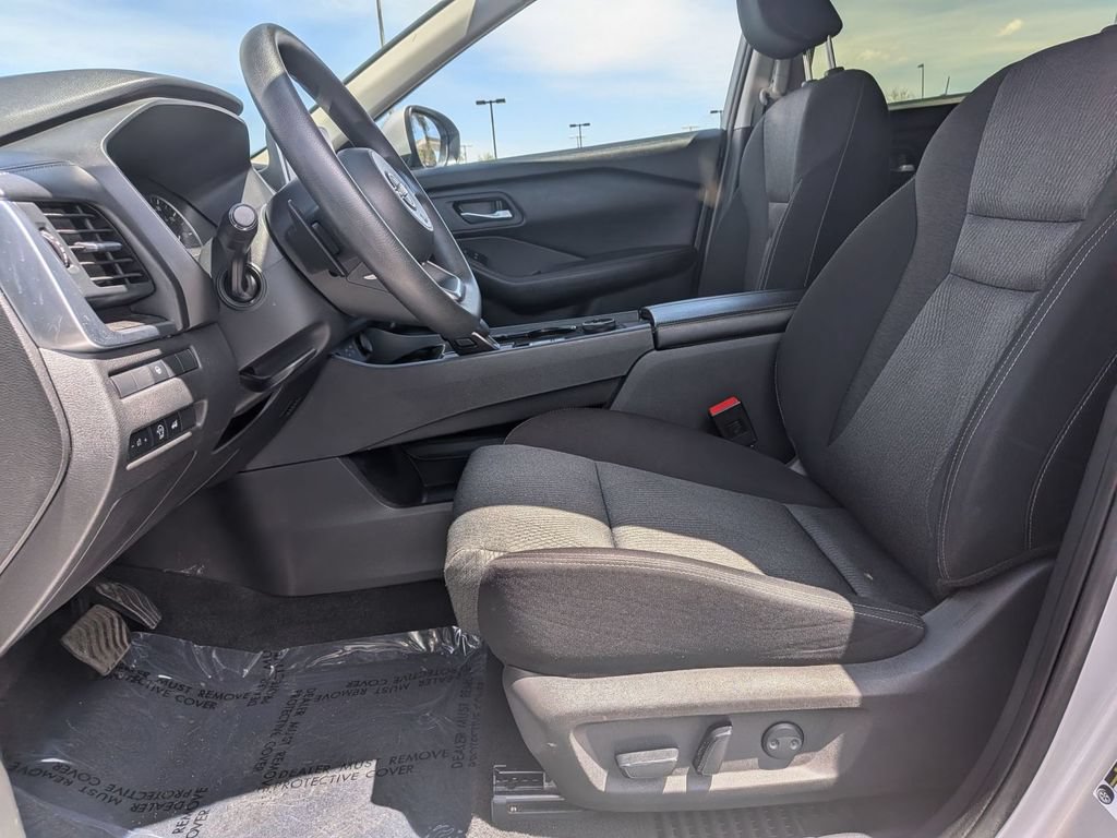 Used 2024 Nissan Rogue SV AWD/4WD image 16
