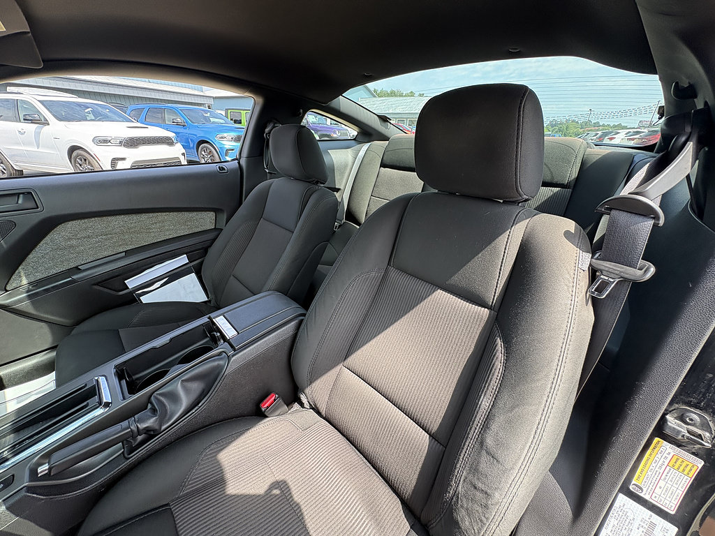 Used 2010 Ford Mustang Coupe RWD image 18