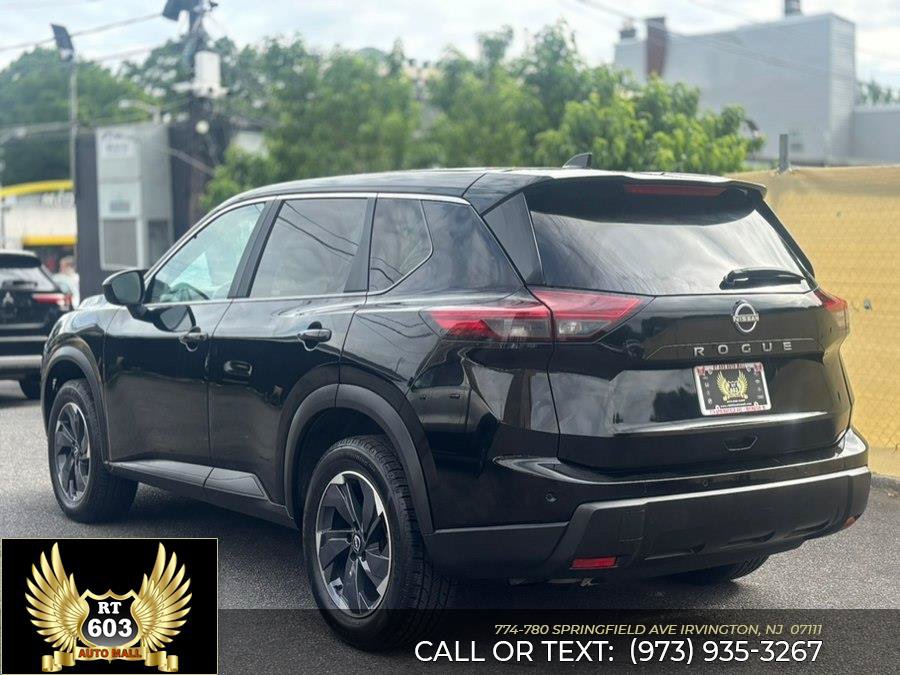 Used 2025 Nissan Rogue SV FWD image 4