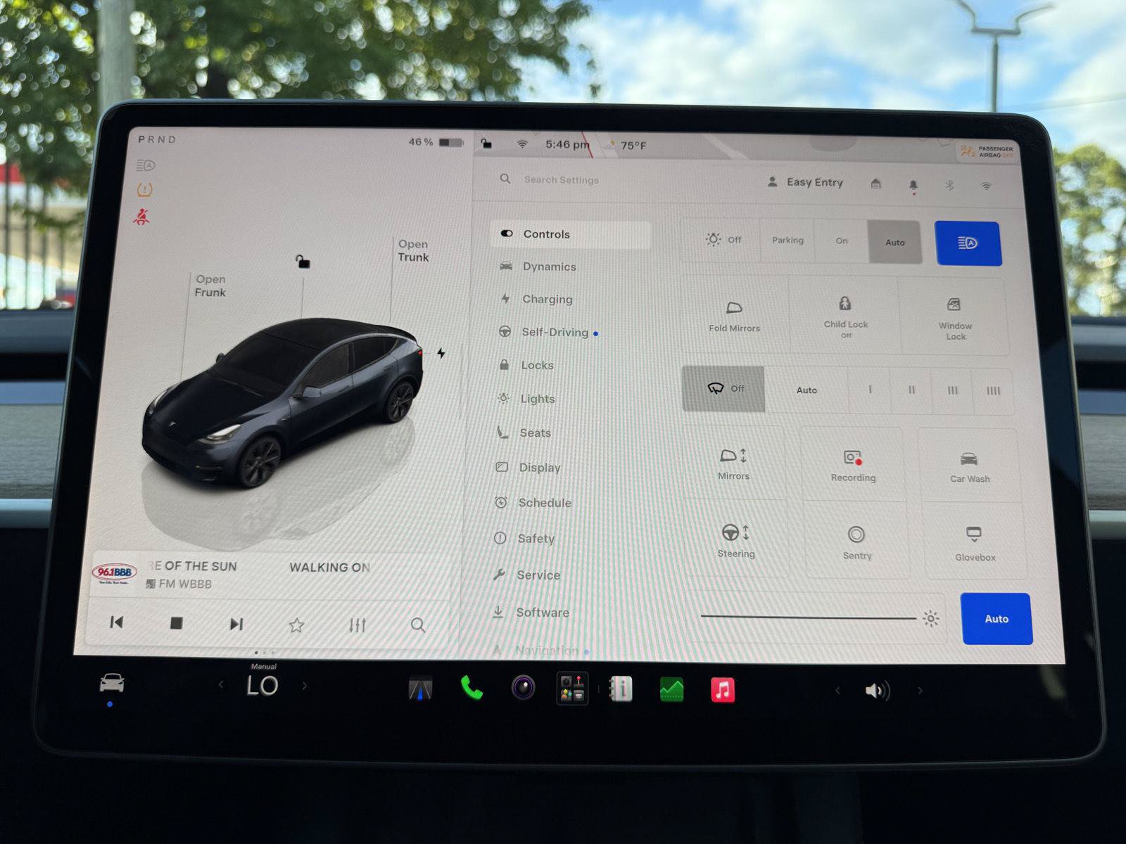 Used 2024 Tesla Model Y Long Range AWD/4WD image 25