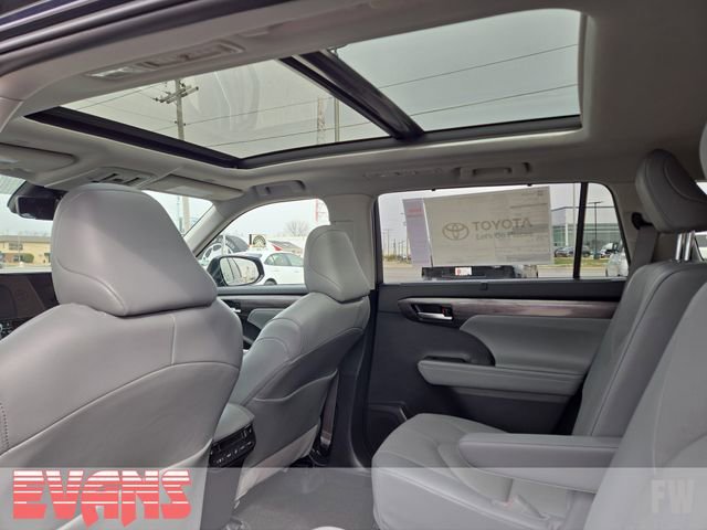 New 2026 Toyota Highlander Platinum image 29