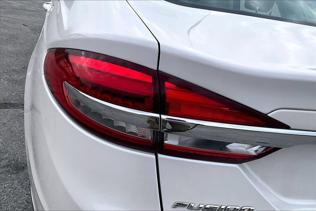 Used 2018 Ford Fusion SE w/ Fusion SE Technology Package image 22